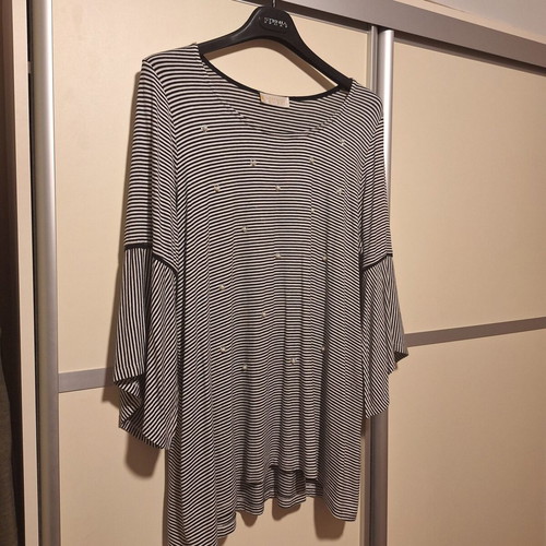 Derpouli women's striped black and white blouse with pearls like new