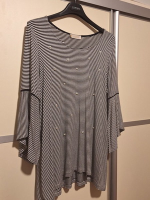Derpouli women's striped black and white blouse with pearls like new