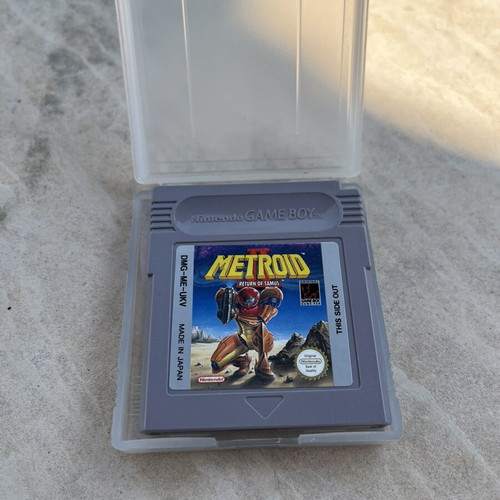 Gameboy Metroid 2 cartridge like new with original plastic case