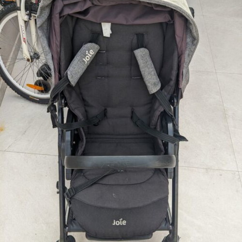 Joie stroller used, functional with locking button issue
