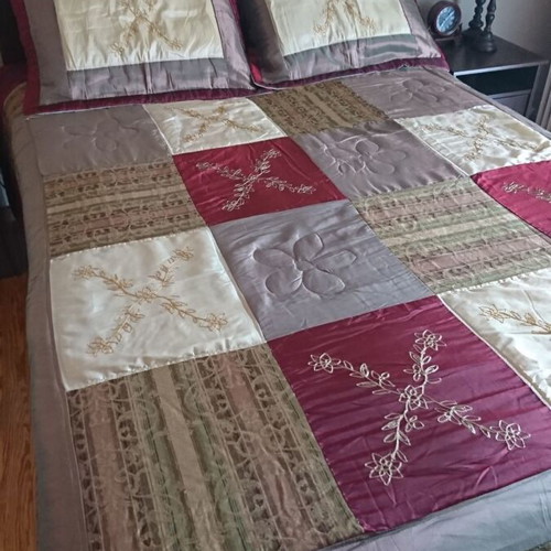 Bed quilt like new with pillowcases for double bed