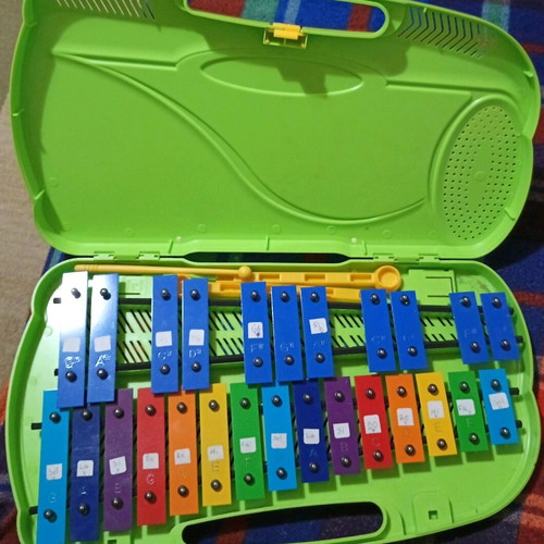Metallophones like new, yellow and green