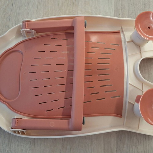 Foldable baby bath with silicone back and non-slip bases