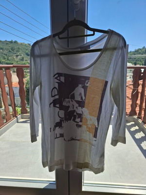 Escada sports top like new, size S, beige and white