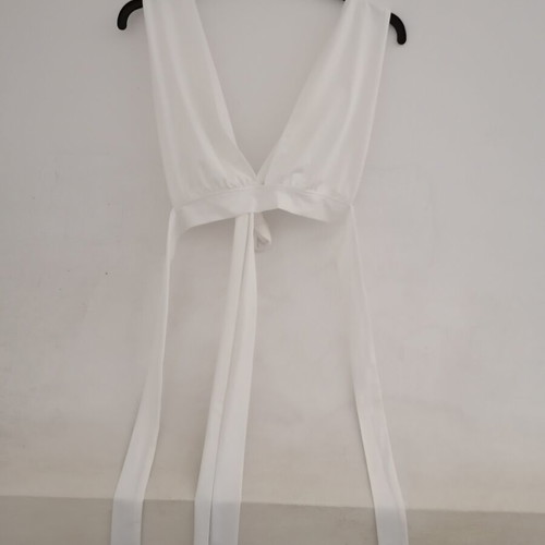 White sleeveless top Shein like new, deep V-neck, tie waist