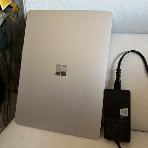 Microsoft Surface Laptop 7 Copilot+ 13.8" Touchscreen 120Hz like new, 16GB RAM, 512GB SSD