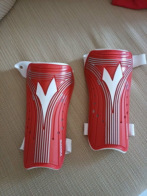 Diadora football shin guards No L in very good condition
