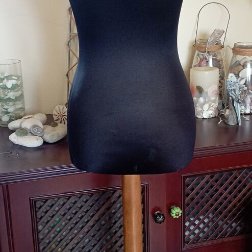 Female display bust with solid wooden base