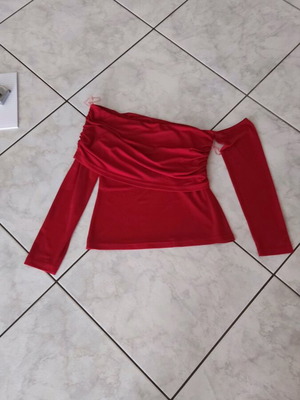 Desiree red off-shoulder top Small like new