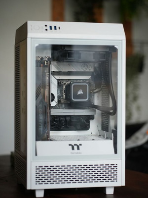 Gaming PC Ryzen 7 7800X3D 32GB DDR5 7900 XT σαν καινούργιο