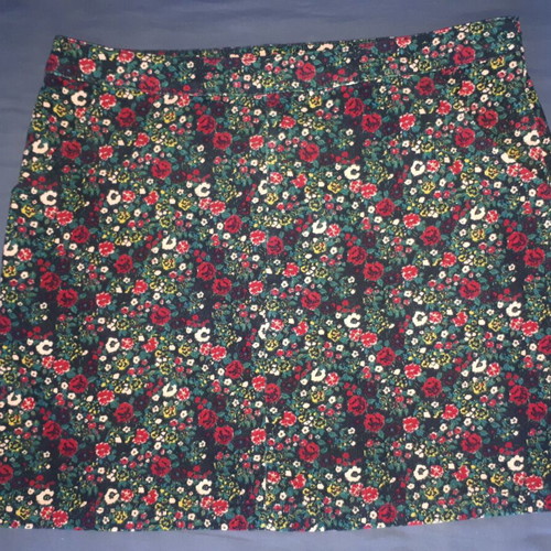Corduroy floral skirt size large like new, cotton with pockets