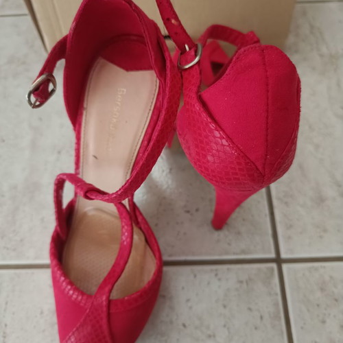 Coral high heels used in excellent condition size 36