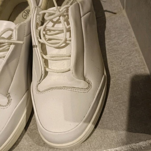 Sneakers athletic white shoes like new, size 38