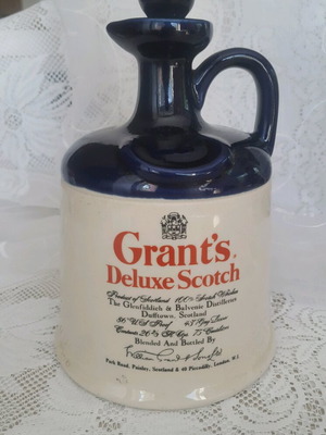Grant's Deluxe Scotch Ceramic Decanter like new, vintage 70s