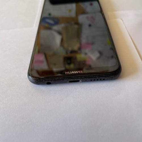 Huawei P20 Lite 4GB/64GB μεταχειρισμένο, μαύρο, με κίτρινη γραμμή στην οθόνη