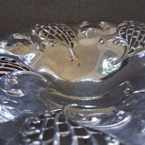 Vintage fountain dish, carved, elegant, like new