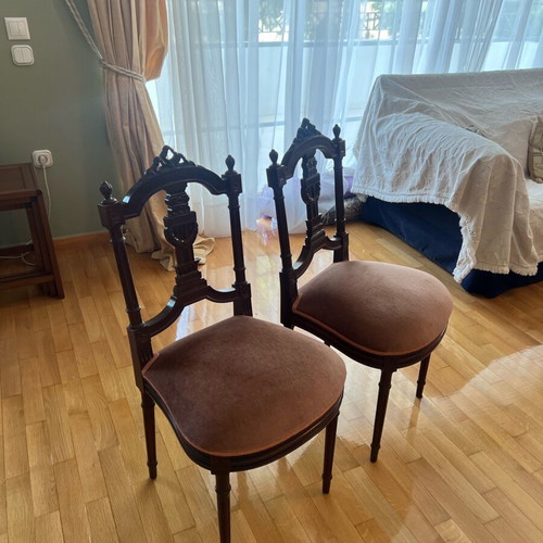Vintage solid wood twin chairs like new, set of 2
