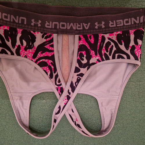 Under Armour Sports Bra like new, size L, gray and pink