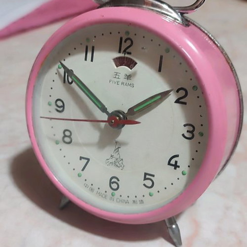 Five Rams table clock used, wind-up, pink