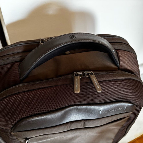 Samsonite backpack used, brown, with many compartments