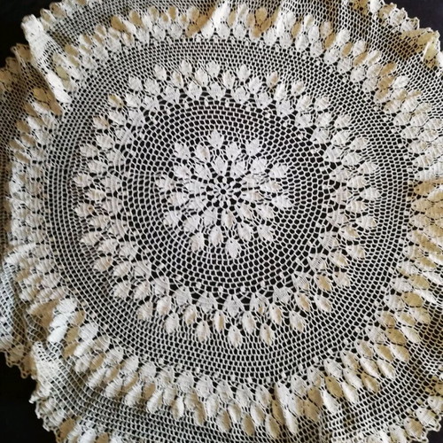 Crochet doily like new, various sizes