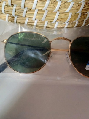 Sunglasses new with green lenses and gold frame polarized unisex