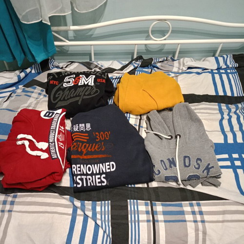 Sweatshirts pack of 5, 2 used, others slightly used, multicolor