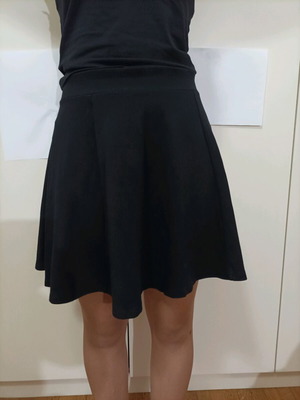Μίνι κλος φούστα H&M μαύρη σαν καινούργια, μέγεθος M