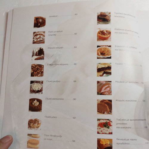 Chocolate book like new, Mondatori editions with illustrated recipes
