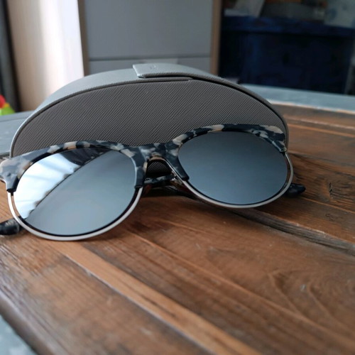 Uterque gray sunglasses like new with animal print and mirror lenses