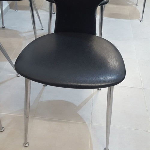 Visitor chairs like new, pack of 15, black with metal legs