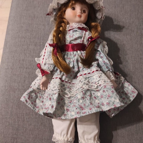 Porcelain doll Melissa heritage mint collection 40 cm like new