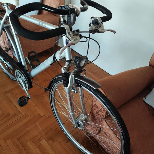 Peugeot Geneve 28 Inch Bicycle like new, silver, 2010 model