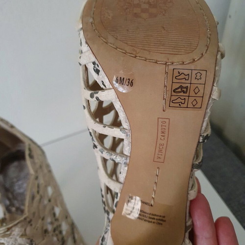 Vince Camuto leather shoes snake print size 36 like new