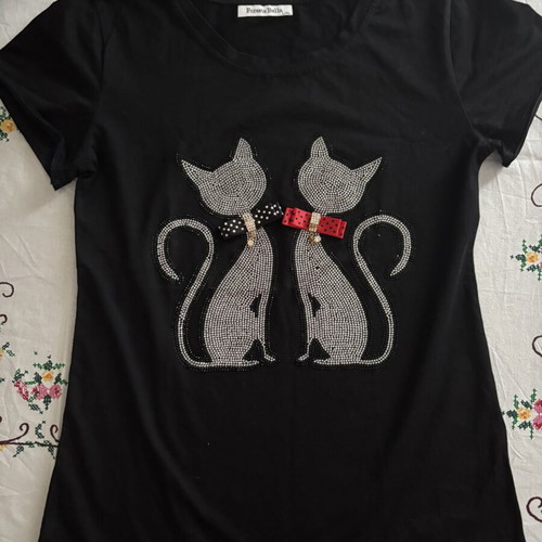 T-shirt with Cats and Rhinestones like new, size M