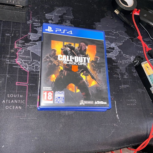 Call of Duty 4 and FIFA 21 like new for PlayStation 4