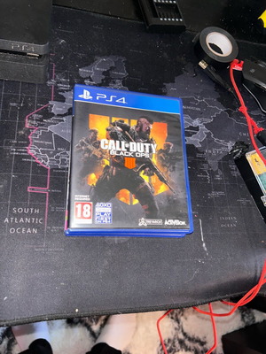 Call of Duty 4 and FIFA 21 like new for PlayStation 4