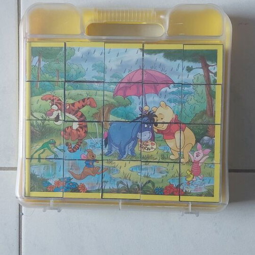 Winnie the Pooh cube puzzle like new, 20 cubes