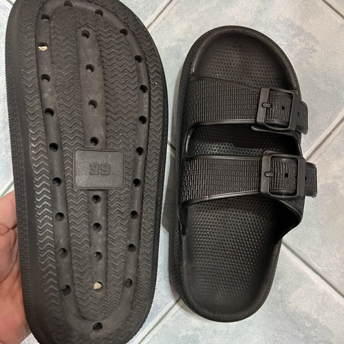 Slippers size 39 black like new, very comfortable