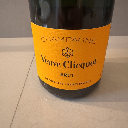 Veuve Clicquot Brut Champagne new