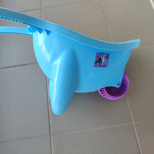 Frozen Elsa and Anna beach toys buckets like new