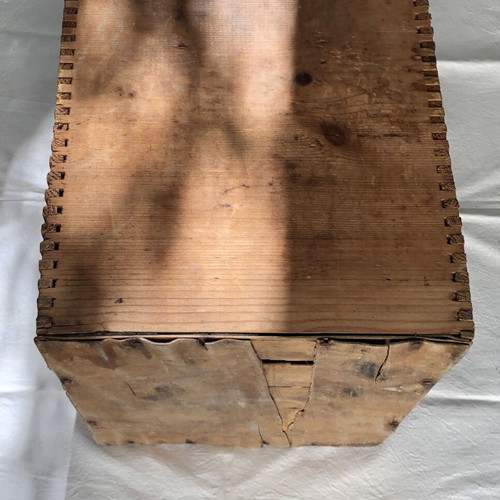 Johnnie Walker Red Label wooden box used, collectible