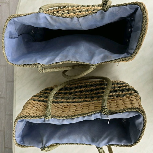 Straw shoulder bags like new, set of 2, beige and green
