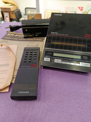 Toshiba XR-P9 vintage φορητό CD player μεταχειρισμένο, κομπλέ
