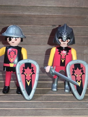 Playmobil Червени драконови рицари употребявани, комплект от 4