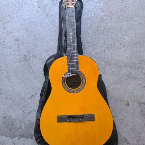 Stagg classical guitar with case, nylon strings, 4/4 size