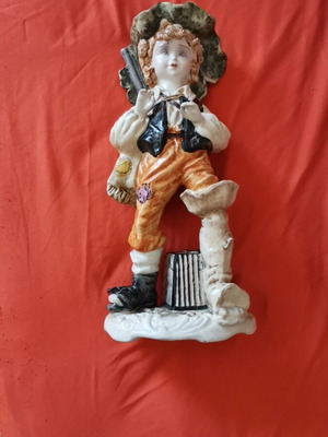 Αγαλματάκι Capo Di Monte πορσελάνης, αγόρι Peasant Boy raggamuffin, σαν καινούργιο, 35 εκ.