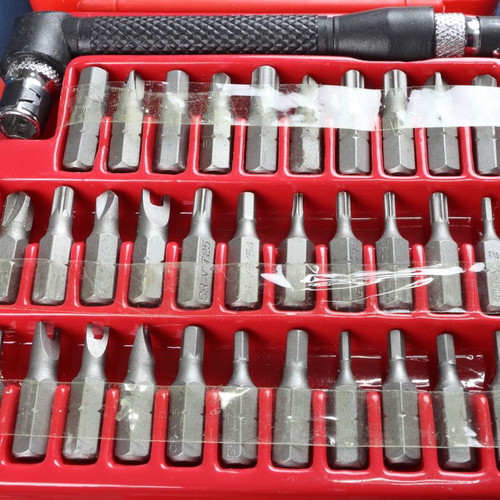 Screwdriver set with 32 bits new in case