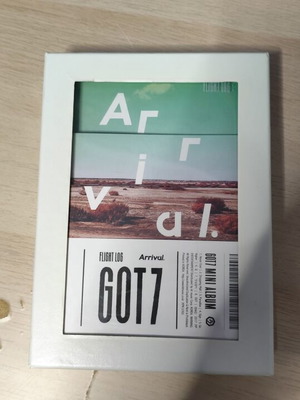 GOT7 Flight Log: Arrival album σαν καινούργιο, CD με photobooks και photocards