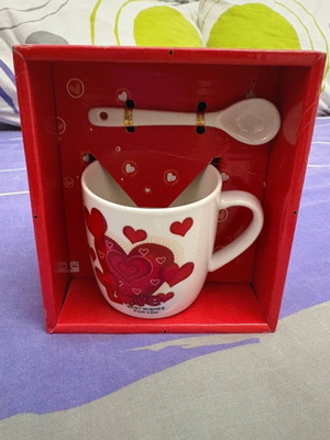Cup unused, in its box